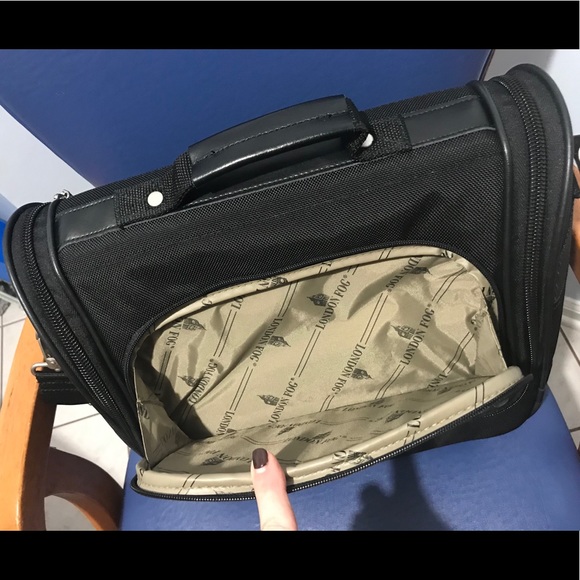 London Fog men’s locked hanging travel bag - Picture 6 of 16